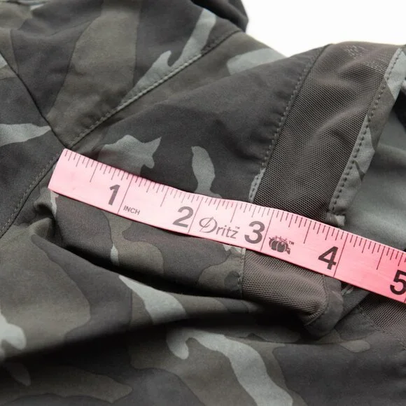 Athleta Shorts Mesh Racer Run Mid Rise 4" Built-in Brief Cameo Green Size Medium - Picture 6 of 7